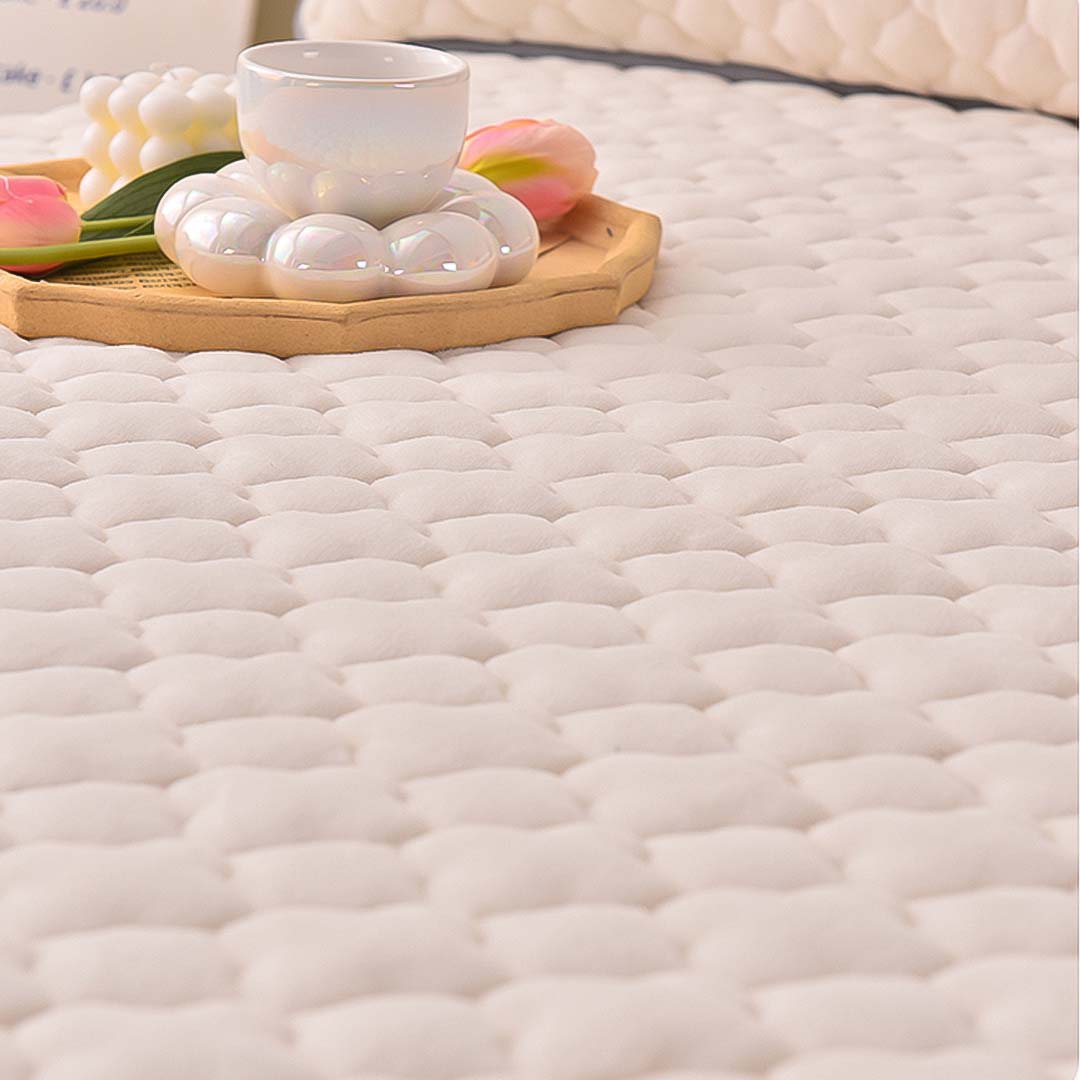138cm Beige Wide Mattress Cover Clover Design