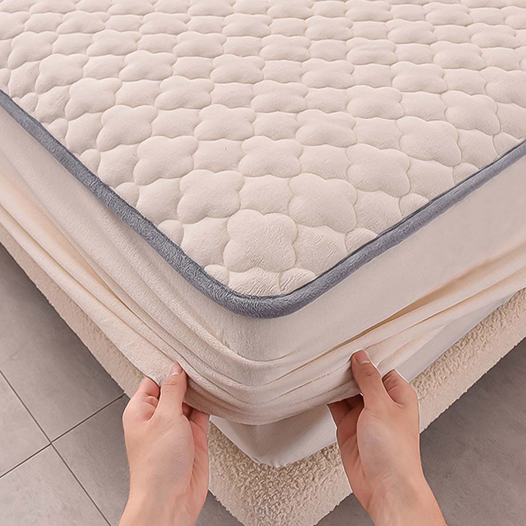138cm Beige Wide Mattress Cover Clover Design
