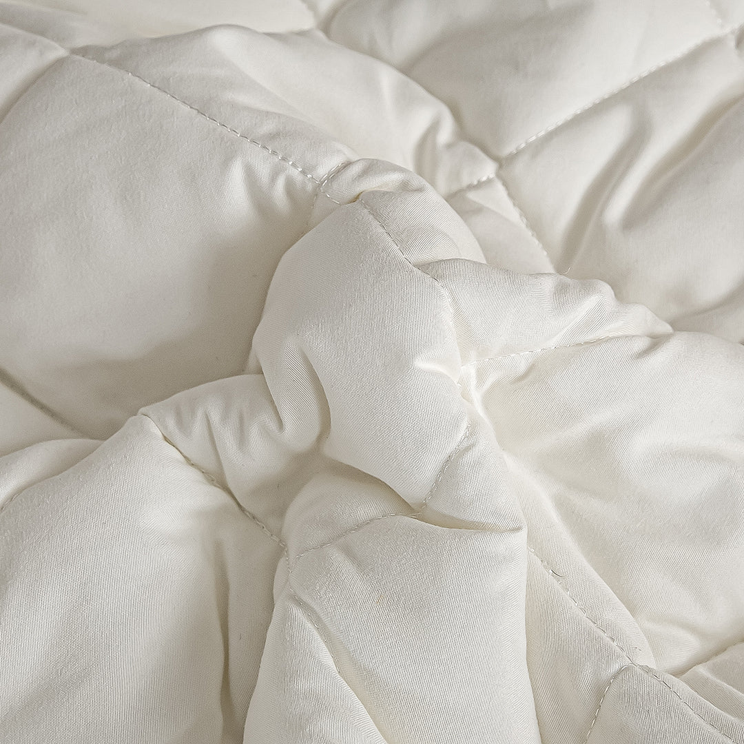 153cm White Wide Cross-Hatch Mattress Cover