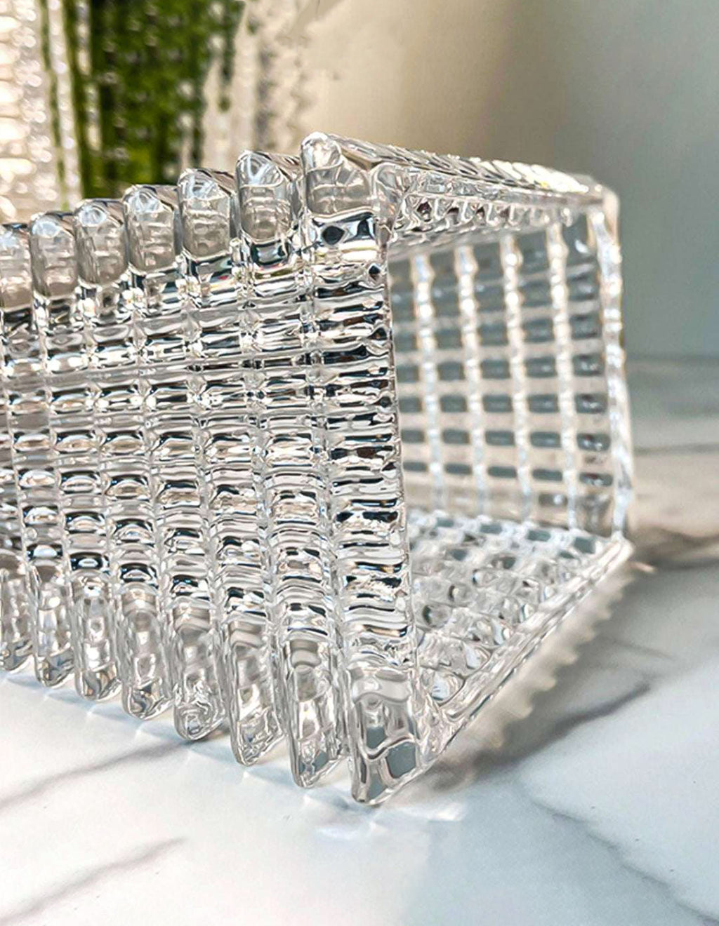 SOGA 22.5cm Handcrafted Clear Glass Vase, Classic Design for Home Decor
