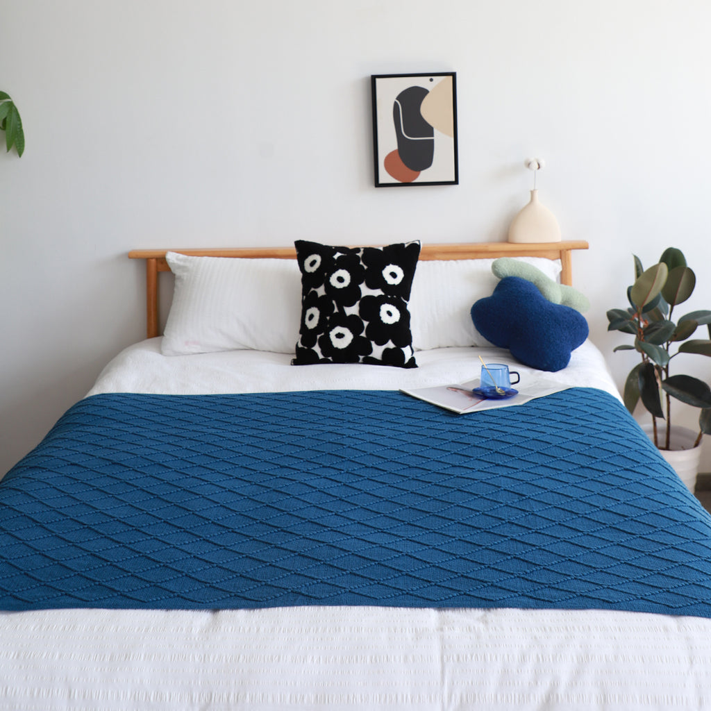 Royal Blue Diamond Pattern Knitted Throw Blanket