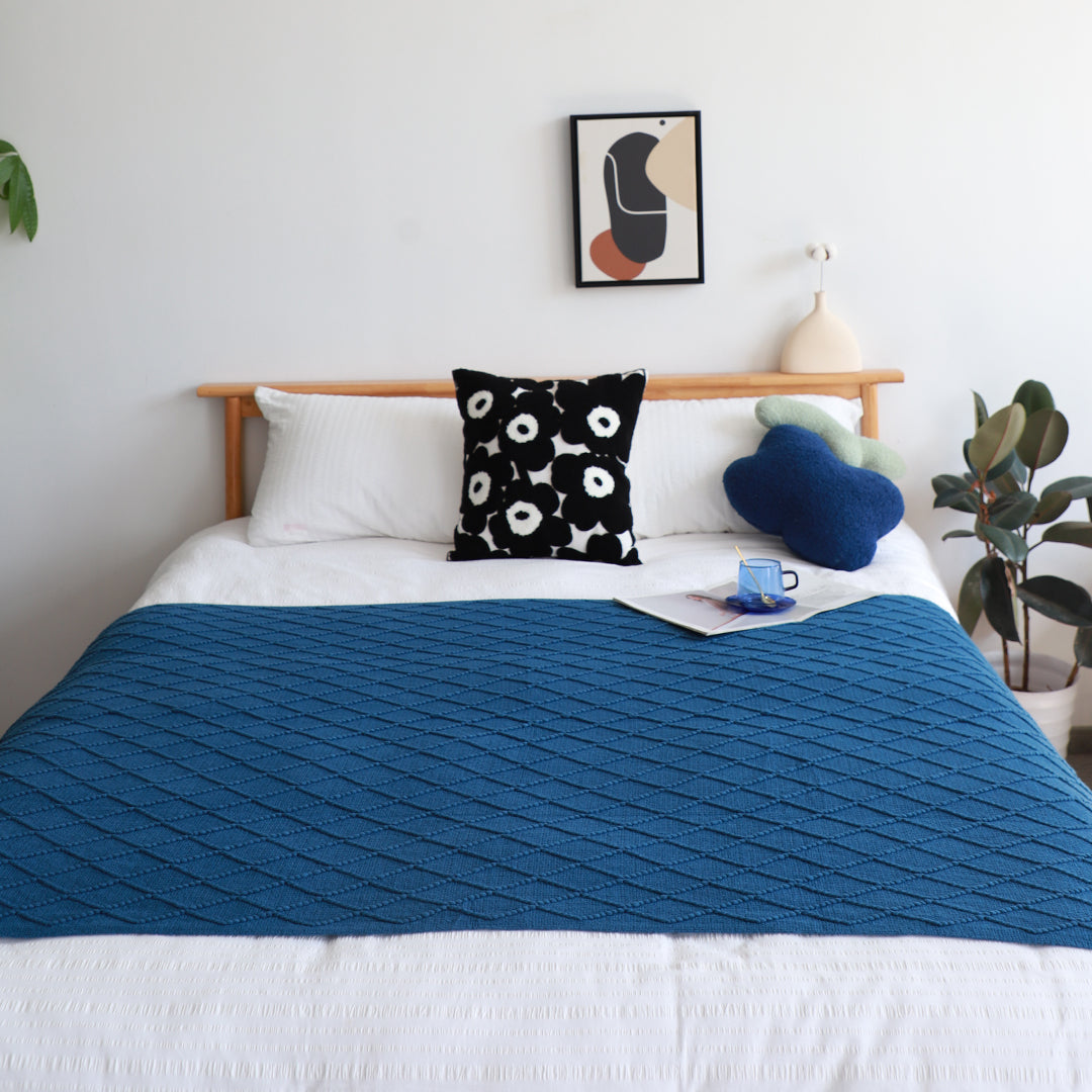 Royal Blue Diamond Pattern Knitted Throw Blanket